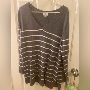 Old navy long sleeve sweater : gray and white stripe